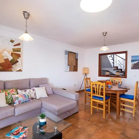 Vila Tropical By *