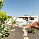 Tropical By Villa *